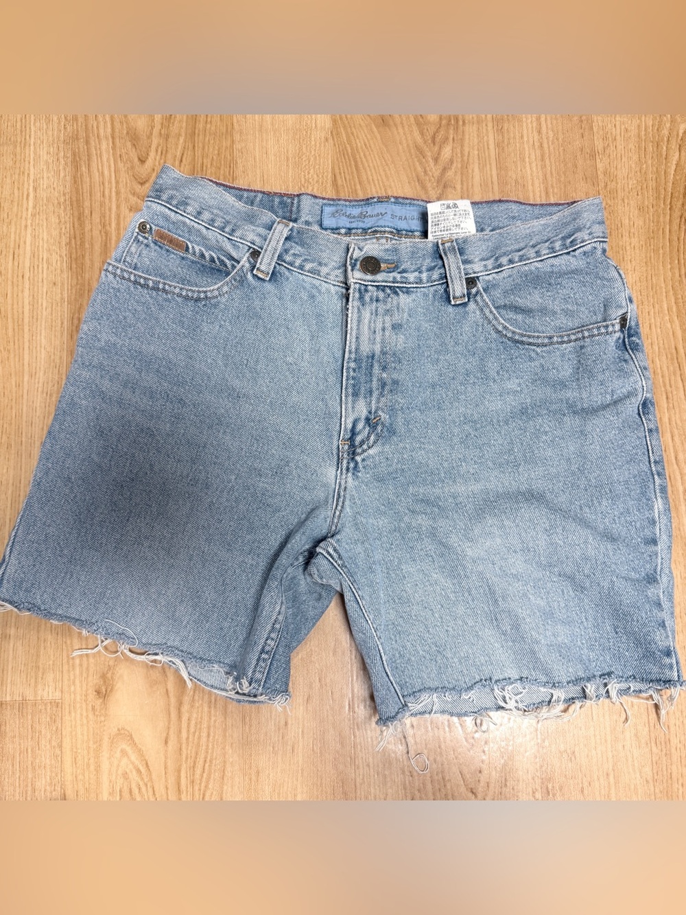 EDDIE BAUER STRAIGHT LEG CUT OFF RAW HEM DENIM JEAN SHORTS